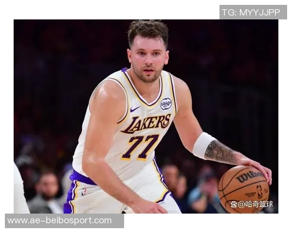 老詹开心点赞东契奇罚球失手未能达成50分替补席队友乐开怀