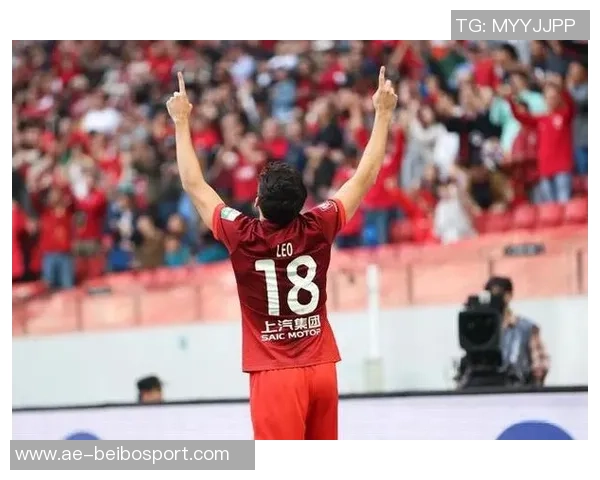 前外援奇塔迪尼今日重返海港俱乐部探望昔日教练和队友情谊依旧